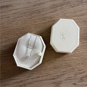 Elegant Silver Necklace with Pendant